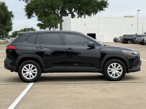 Used 2024 Toyota Corolla Cross L FWD image 2