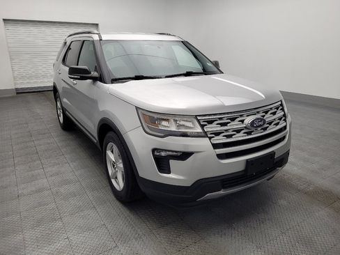 Used 2019 Ford Explorer XLT w/ Equipment Group 201A FWD image 13