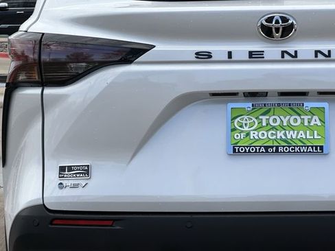 New 2026 Toyota Sienna XLE FWD image 5