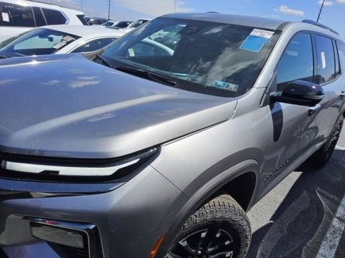 Used 2024 Chevrolet Traverse Z71 w/ LPO, Floor Liner Package AWD/4WD image 1