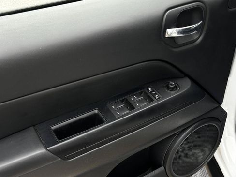 Used 2016 Jeep Patriot High Altitude AWD/4WD image 9