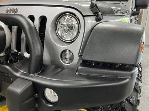 Used 2014 Jeep Wrangler Unlimited Rubicon w/ Connectivity Group AWD/4WD image 15