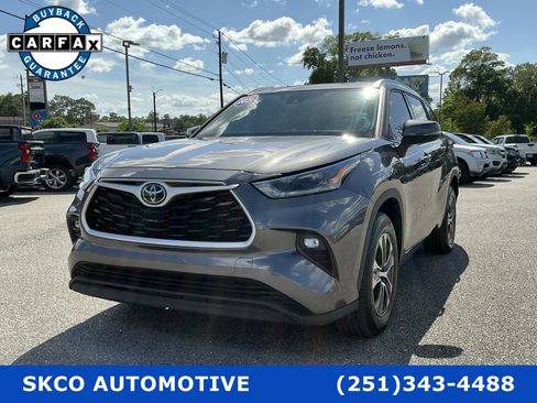 Used 2021 Toyota Highlander XLE image 1