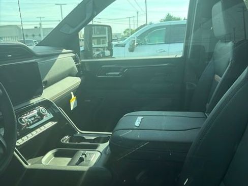 New 2026 GMC Sierra 3500 AT4 w/ AT4 Premium Plus Package AWD/4WD image 8