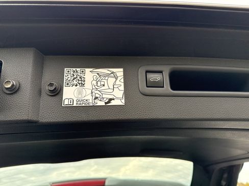 Used 2023 Toyota Highlander Limited image 19