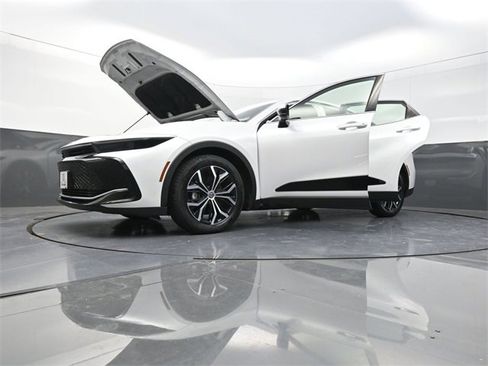 Used 2024 Toyota Crown XLE image 27