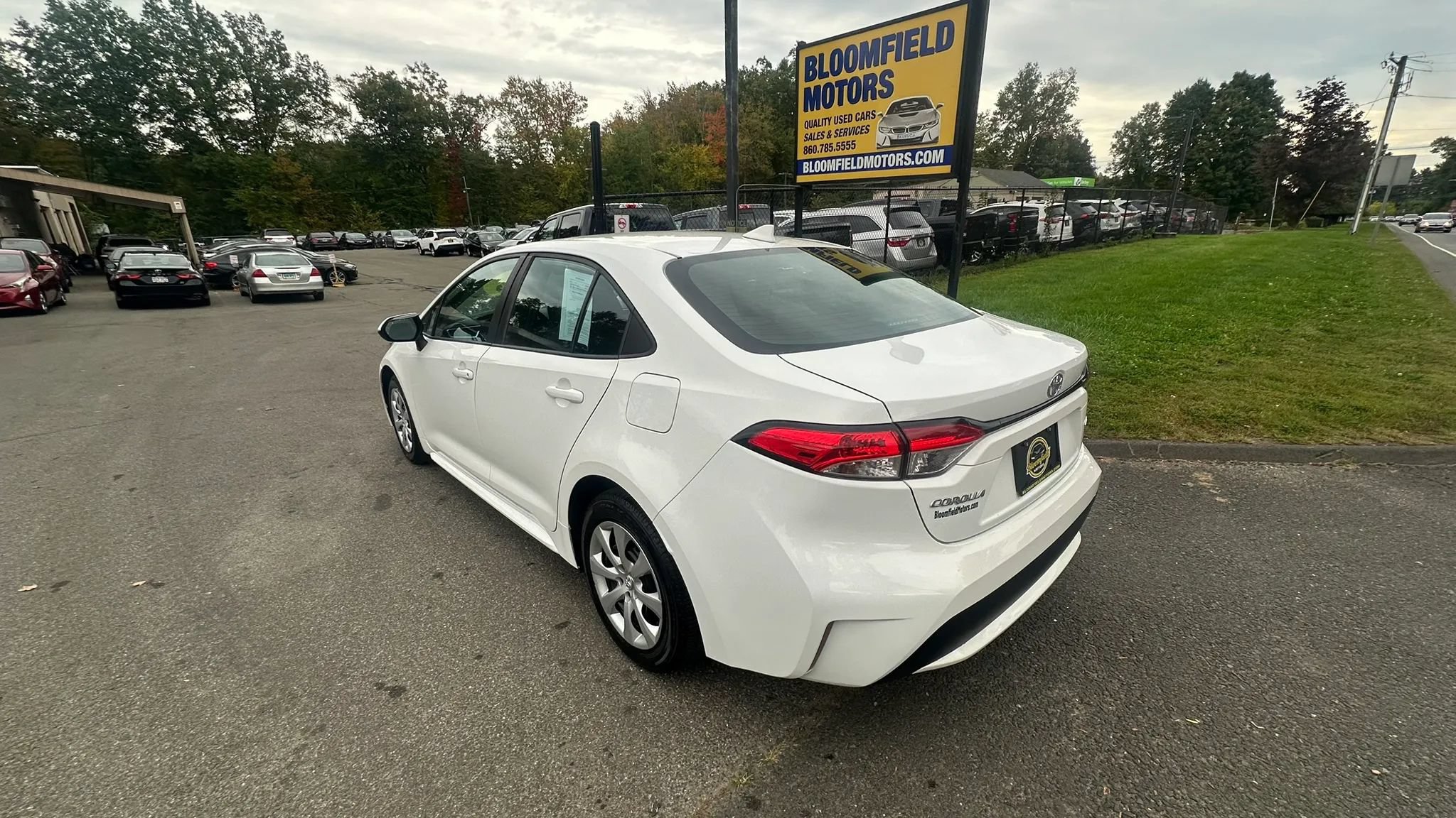 Used 2021 Toyota Corolla LE FWD image 7