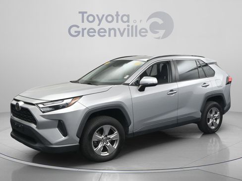 Used 2022 Toyota RAV4 XLE image 2