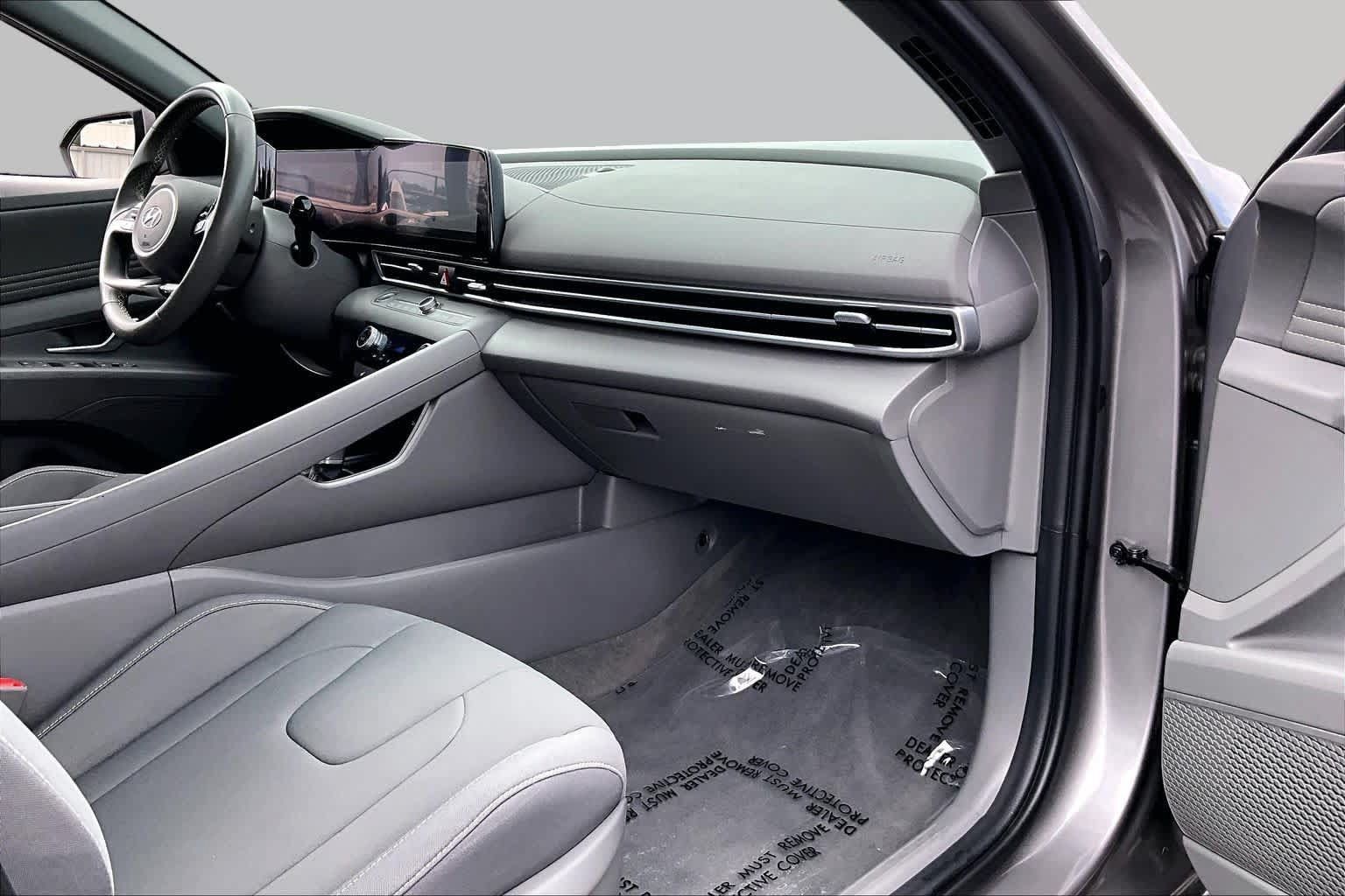 Used 2023 Hyundai Elantra SEL w/ Convenience Package FWD image 18