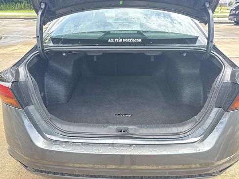 Used 2025 Nissan Altima 2.5 SV FWD image 12