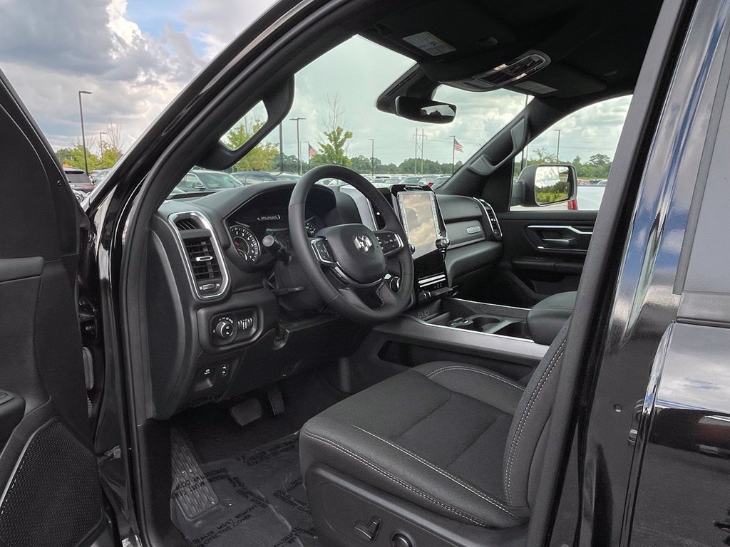 Used 2025 RAM 1500 Big Horn AWD/4WD image 39