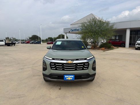 Used 2026 Chevrolet Equinox LT AWD/4WD image 2