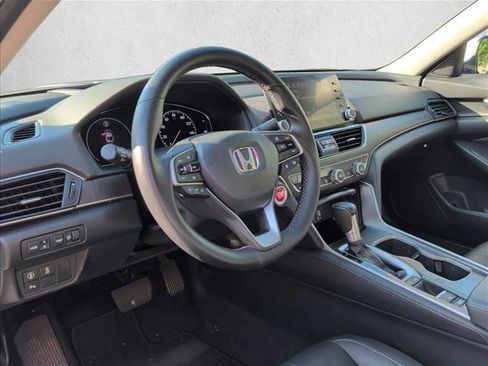 Used 2018 Honda Accord Touring image 9