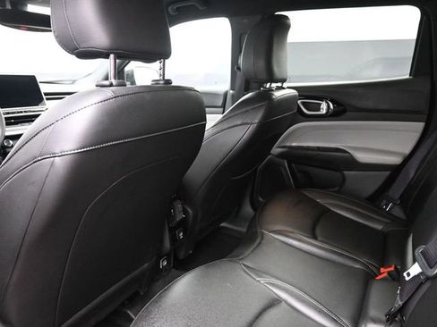 Used 2025 Jeep Compass Limited image 16