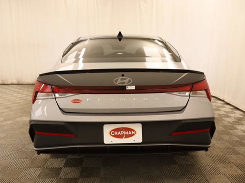 Used 2025 Hyundai Elantra Sport image 5