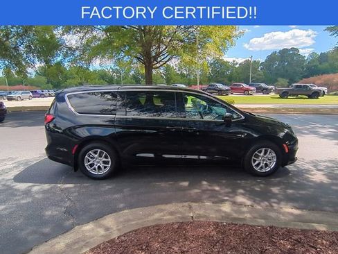 Used 2025 Chrysler Voyager LX FWD image 6