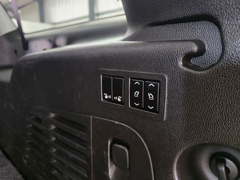 Used 2016 Chevrolet Suburban LTZ AWD/4WD image 23