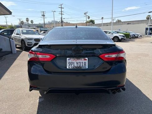 Used 2019 Toyota Camry SE FWD image 6