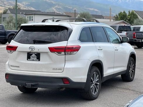 Used 2019 Toyota Highlander XLE AWD/4WD image 8