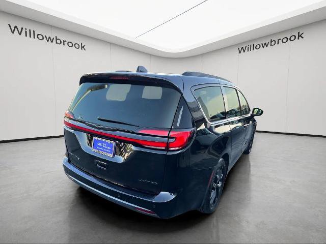 Used 2025 Chrysler Pacifica Limited FWD image 5