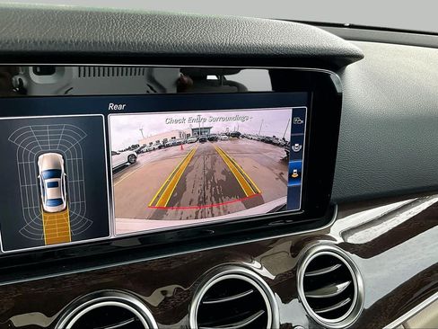 Used 2017 Mercedes-Benz E 300 image 26