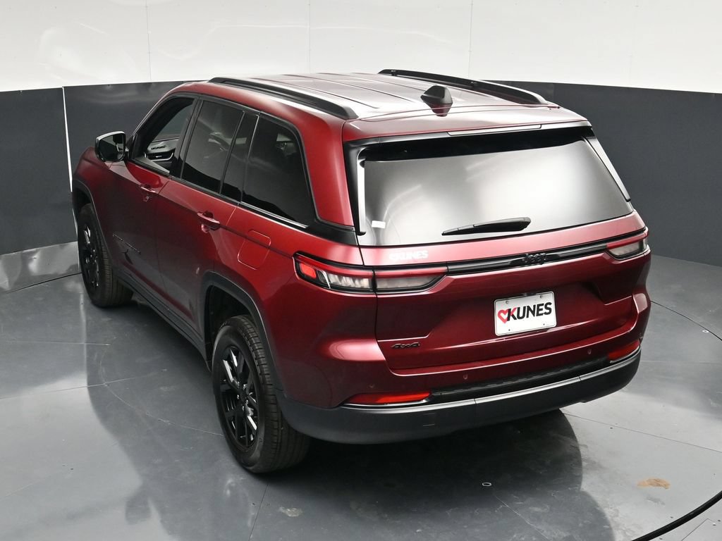 Used 2025 Jeep Grand Cherokee Altitude AWD/4WD image 50
