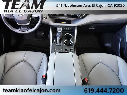 Used 2023 Toyota Highlander XLE FWD image 22