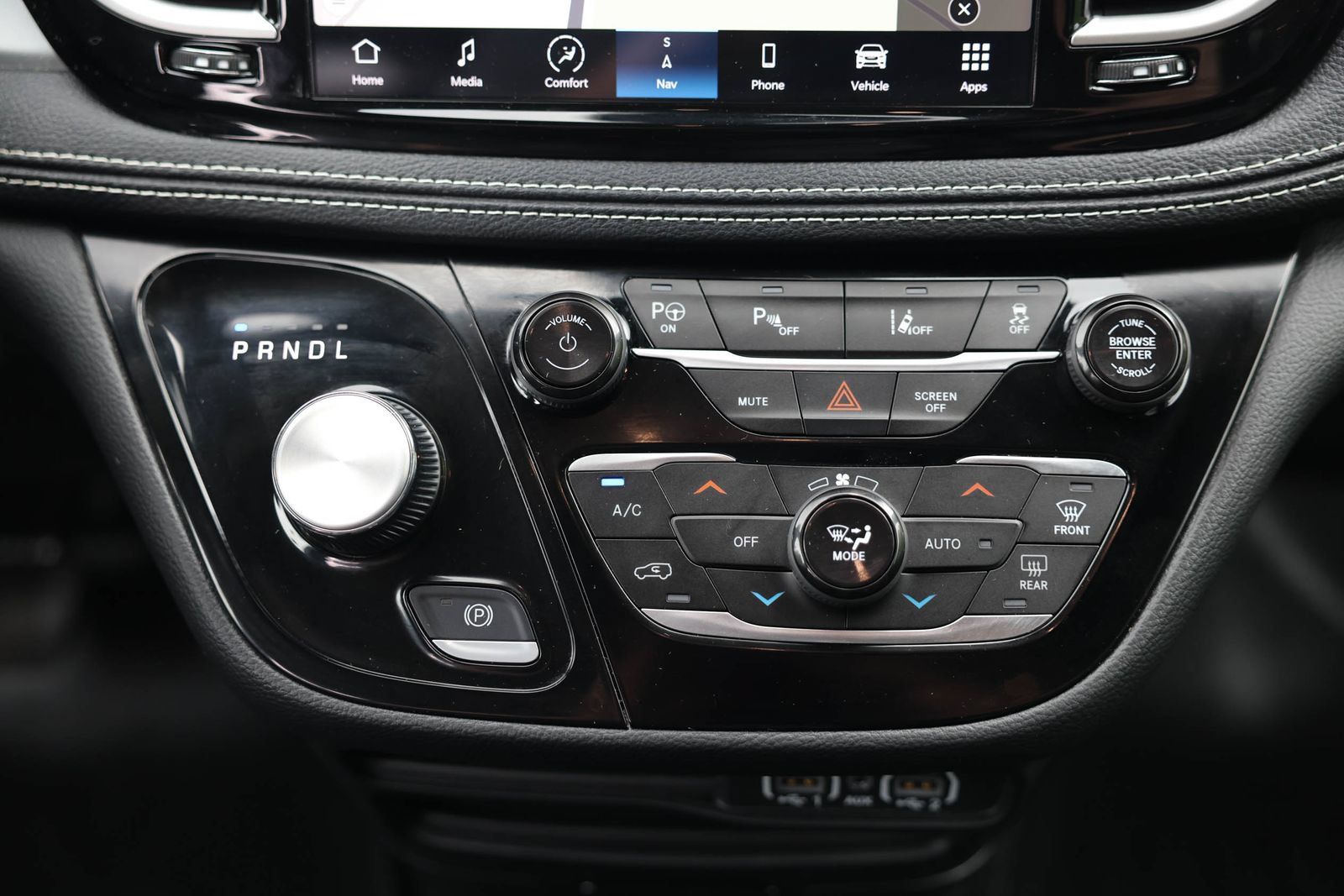 Used 2024 Chrysler Pacifica Limited FWD image 29