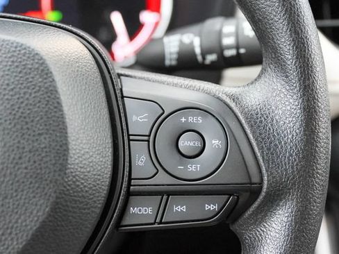 Used 2025 Toyota RAV4 XLE FWD image 27