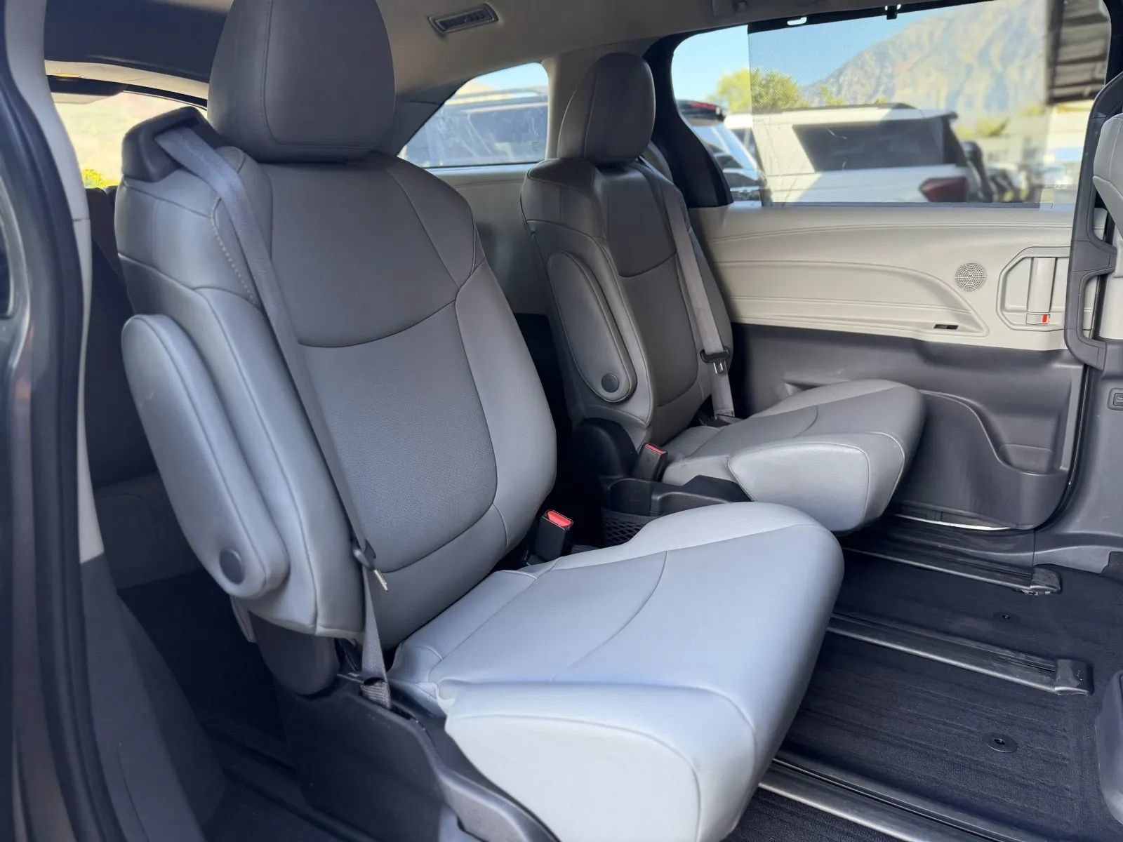 Used 2022 Toyota Sienna XLE FWD image 20