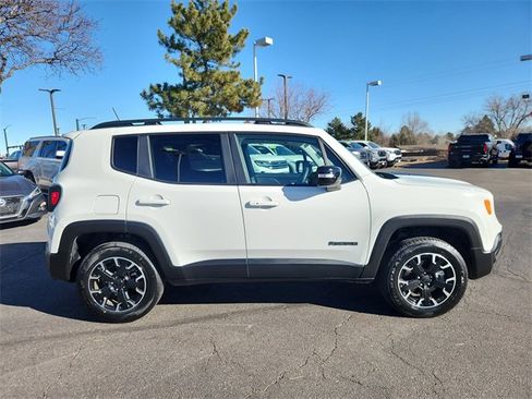 Used 2023 Jeep Renegade Latitude image 2