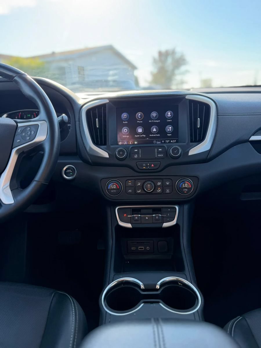 Used 2024 GMC Terrain SLT w/ Elevation Edition AWD/4WD image 9