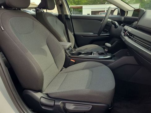 Used 2025 Kia K4 LXS FWD image 29