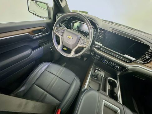Used 2022 Chevrolet Silverado 1500 High Country w/ High Country Premium Package AWD/4WD image 9