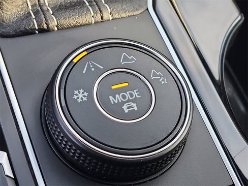 Used 2023 Volkswagen Atlas SE image 23