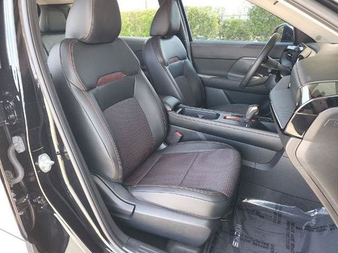 Certified 2025 Nissan Kicks SR FWD image 15