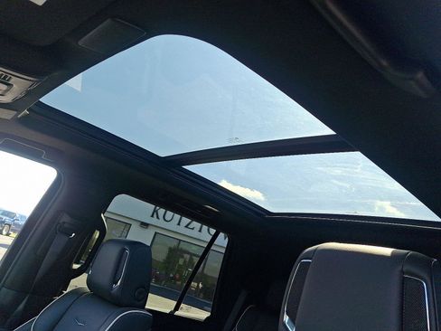 Used 2022 Cadillac Escalade Premium Luxury image 44