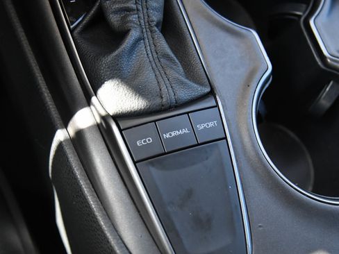 Used 2022 Toyota Camry SE FWD image 25