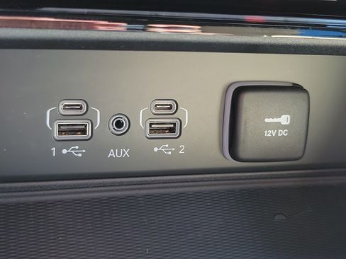 Used 2024 Jeep Grand Cherokee Limited w/ Luxury Tech Group II image 24