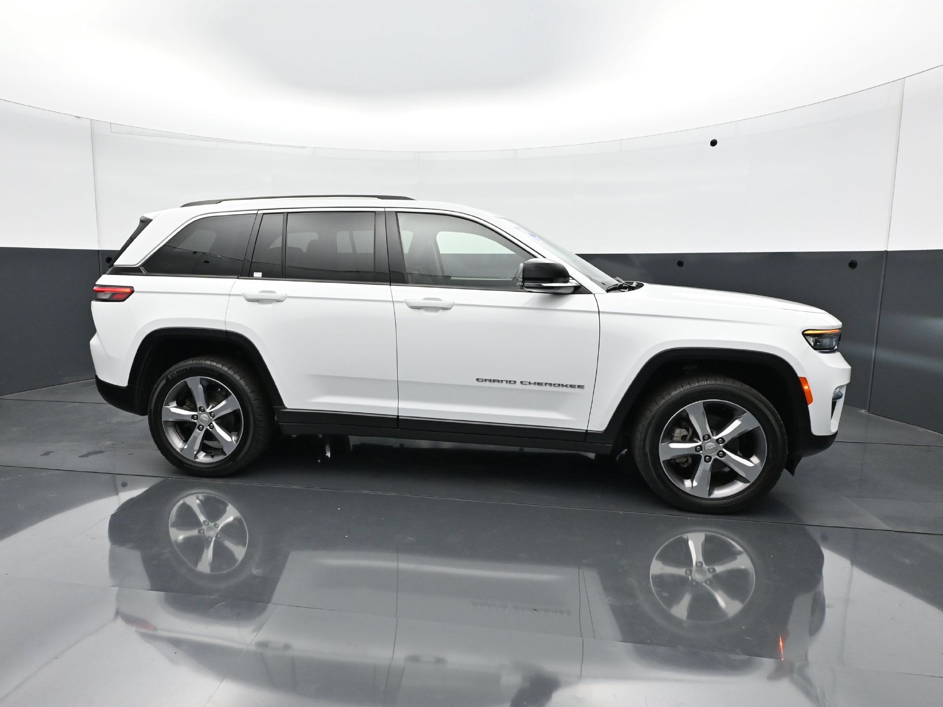 Used 2022 Jeep Grand Cherokee Limited AWD/4WD image 8