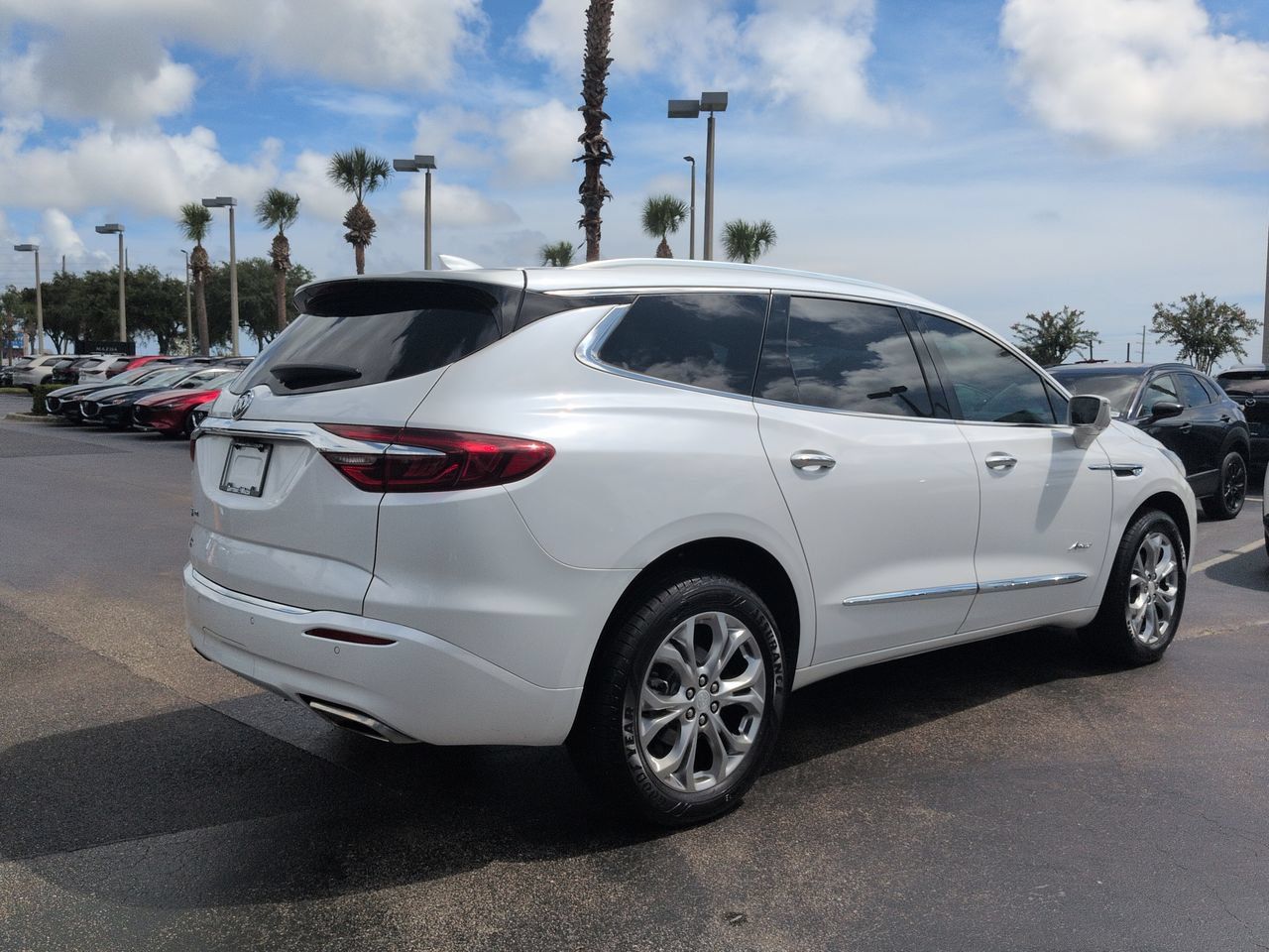 Used 2020 Buick Enclave Avenir w/ Avenir Technology Package AWD/4WD image 4