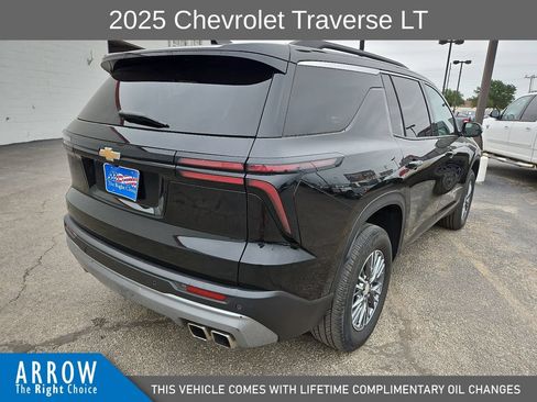 Used 2025 Chevrolet Traverse LT AWD/4WD image 12