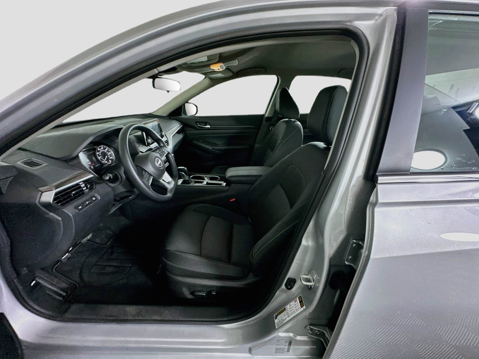 Used 2024 Nissan Altima 2.5 SV FWD image 13
