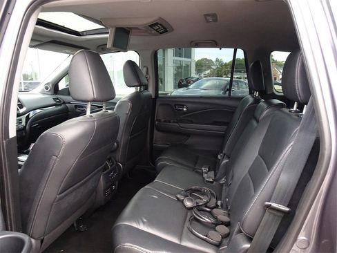Used 2018 Honda Pilot Touring image 16