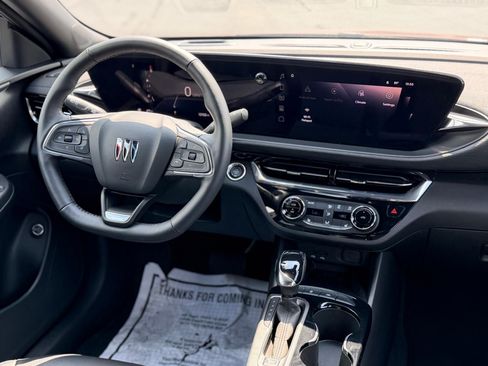 Used 2025 Buick Envista Sport Touring w/ Convenience I Package FWD image 11