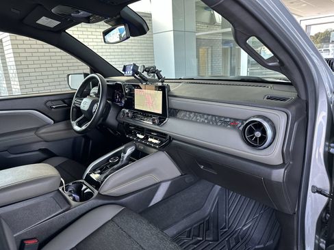 Used 2024 Chevrolet Colorado ZR2 w/ Safety Package AWD/4WD image 27