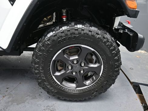 Used 2020 Jeep Gladiator Rubicon w/ Cold Weather Group AWD/4WD image 18
