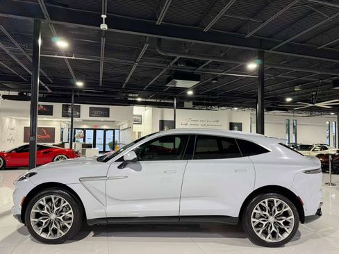 Used 2021 Aston Martin DBX image 4