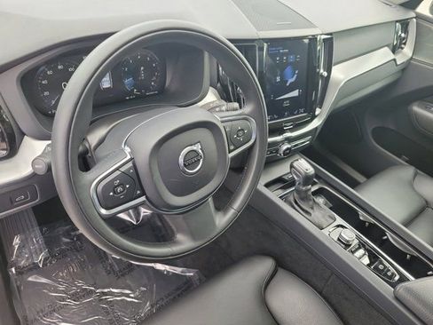 Used 2019 Volvo XC60 T6 Momentum w/ Multimedia Package image 23