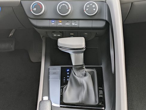 New 2025 Hyundai Elantra SE image 17